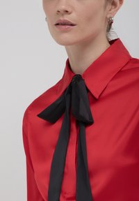 Calliope EN  AVEC NŒUD - Camicia - rouge