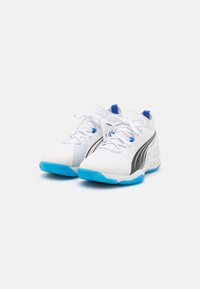 Puma ELIMINATE NITRO SQD - Handbalschoenen - white/bluemazing/black