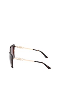 Sluneční brýle s obdélníkovými tmavými skly, želvovinovými obrubami a tenkými zlatými nožičkami s dekorativním čtverečkovým vzorem a malými krystaly.