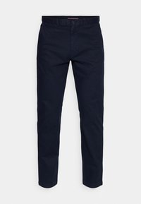 Chino in cotone blu navy con vita piatta, gamba dritta, tasche laterali e una singola tasca posteriore. Presenta una chiusura con bottoni e passanti per la cintura.