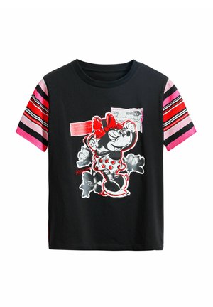 Schwarzes T-Shirt mit einem Grafikdesign eines Charakters in Rot und Weiß, mit kurzen Ärmeln in Pink und gestreift. Rundhalsausschnitt, lockere Passform.