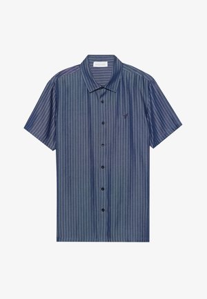 Košulja kratkih rukava, s gumbima, tamnoplave boje s vertikalnim prugama. Mekani materijal, oštri ovratnik i izvezeni logo na prsima.