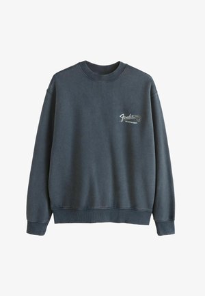 Ciemnoszara bluza z okrągłym dekoltem z małym białym i beżowym logo "Fender Fine Electric Instruments" na lewej piersi.