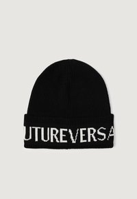 Gorro de malha preto com uma dobra, apresentando o texto branco "FUTUREVER" na bainha. Textura suave e ajuste confortável para aquecimento.