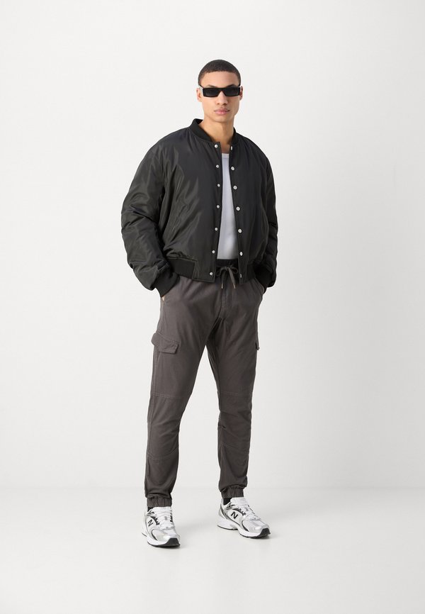 LEVI - Cargo trousers - raven3
