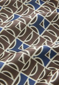 Skraistė  - blue brown geometric print