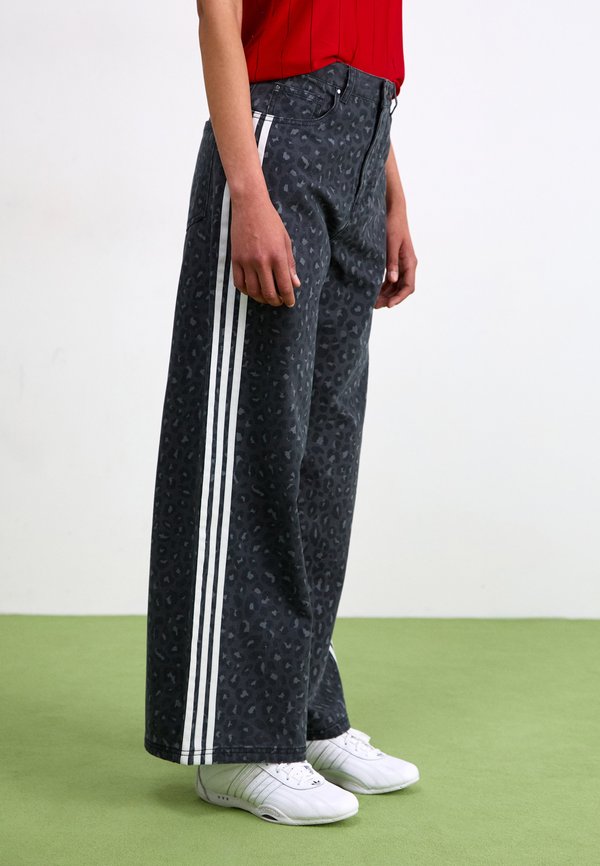 LOOSE PANTS - Relaxed fit jeans