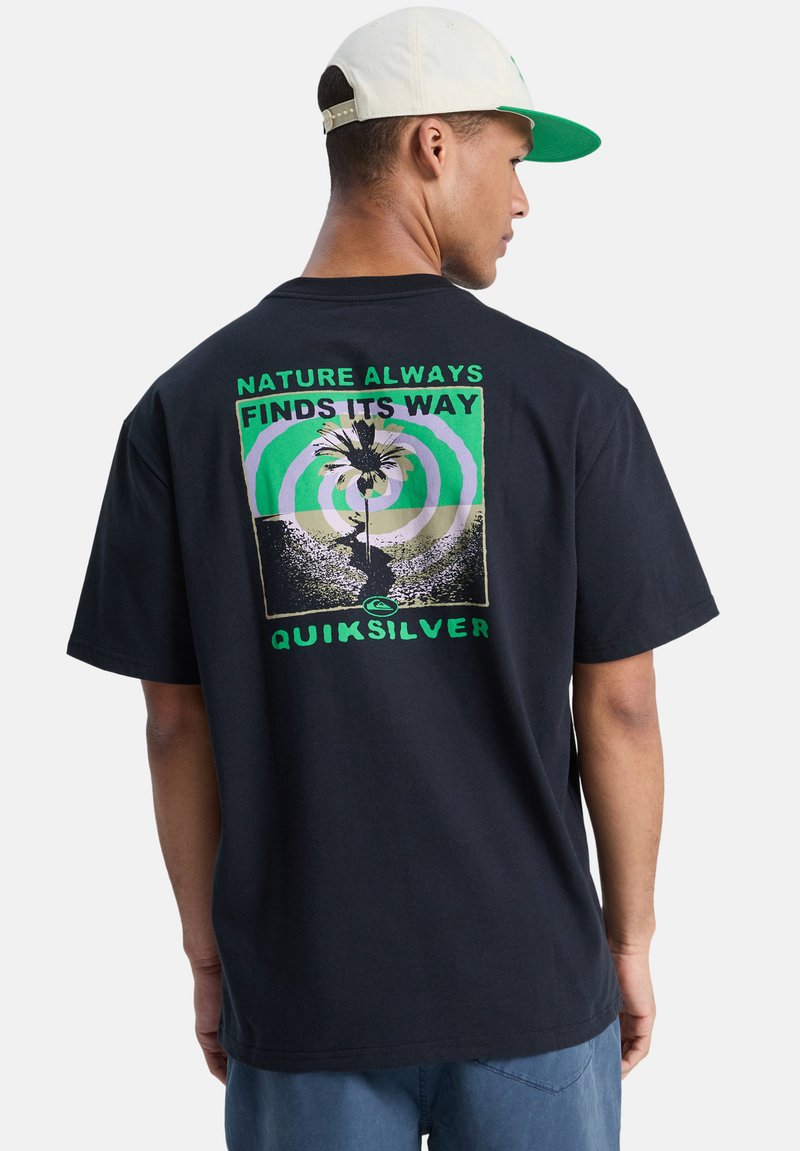 Čierne bavlnené tričko s farebnou grafickou potlačou palmového stromu a špirálového vzoru na chrbte. Obsahuje logo Quiksilver.
