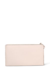 Pochette en cuir rose clair avec une texture lisse, dotée d'une fermeture éclair et d'un design minimaliste. Sans quincaillerie ni motifs supplémentaires.