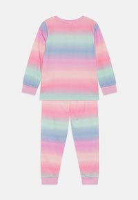 Unselected, light pink
