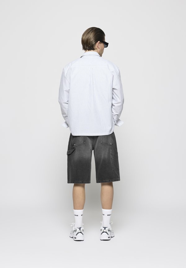 DIVIDING SEAMS BAGGY UNISEX - Denim shorts3