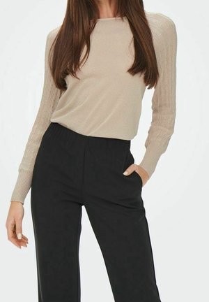 Stickad tröja - stone