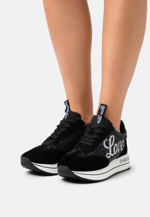 Love Moschino, Baskets basses - black