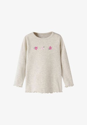 Lichtbeige geribd shirt met lange mouwen, een ronde hals, gerimpelde manchetten en zoom, versierd met drie kleine roze bloemen over de borst.