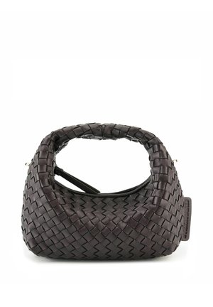 Borsa a mano in pelle marrone scuro con motivo intrecciato, forma morbida e arrotondata e manico corto imbottito.