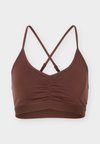 ESSENTIAL STUDIO BRA WITH FRONT RUCHING & ADJUSTABLE CROSS STRAPS - Brassières de sport à maintien léger - dark brown