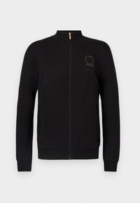 Μαύρο φούτερ με φερμουάρ και ψηλό γιακά, κατασκευασμένο από μαλακό ύφασμα. Διαθέτει χρυσό λογότυπο στο στήθος και μανσέτες και τελείωμα με ριμπ ύφανση.