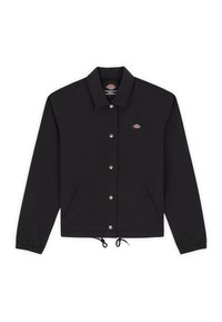 Chaqueta negra con cuello de camisa, botones a presión, dos bolsillos laterales y cordón ajustable en el bajo. Presenta un pequeño logo en el pecho.