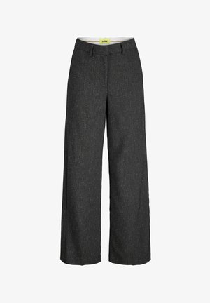 Laiad püksid tumashallidest kangast, millel on tekstureeritud pind. Omab lamedat eesosa, kahte külgtaskut ja tõmbluku sulgemist.