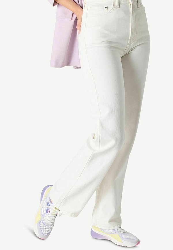 Trainers - purple comb