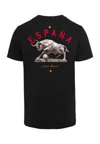 Tricou negru cu un grafic al unui taur pe o minge, având textul "ESPAÑA" în roșu deasupra și "¡A por ellos, oé!" în galben dedesubt. Material din bumbac.