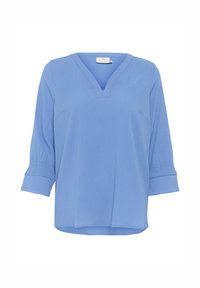 Blouse bleu clair, ample, avec un col en V, des manches trois-quarts dotées de poignets froncés, et un ourlet légèrement arrondi.