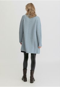 hessnatur Strickjacke - himmelblau
