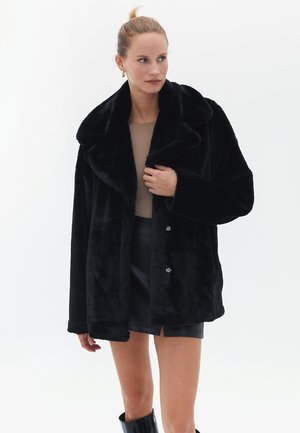 OVERSIZE WITH DETAIL - Short coat - black