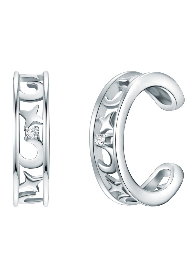 Sølv hoopøreringe med udskårne stjernemønstre og små klare ædelstene, med en glat, poleret finish og buet design.