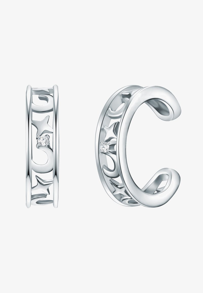 Sølv hoopøreringe med udskårne stjernemønstre og små klare ædelstene, med en glat, poleret finish og buet design.