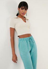 LELA SLIM FIT - Blúzka - stone