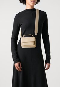 HVISK RENEI - Rokassoma - bone white