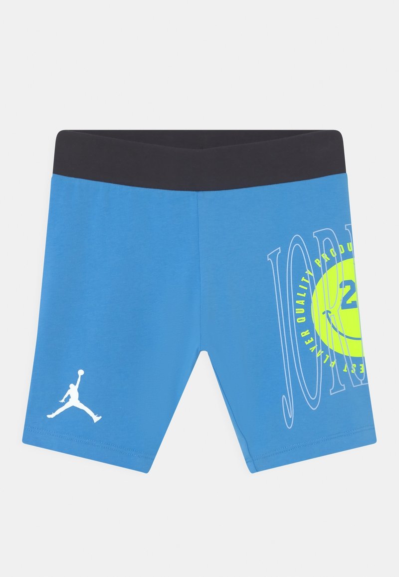 Short de sport bleu avec ceinture noire, logo Jumpman blanc sur la jambe gauche et texte "JORDAN" avec un smiley jaune sur la jambe droite.