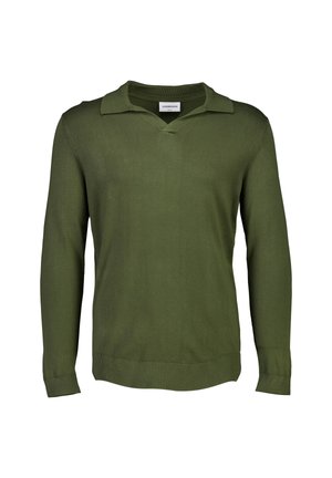 Olivengrüner Strickpullover mit V-Ausschnitt und doppeltem Kragen. Lange Ärmel, gerippte Bündchen und Saum, glatte Textur, lässige Passform.