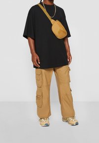 Brandit Cargobyxor - beige