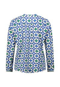 Langärmlige Bluse mit einem mehrfarbigen geometrischen Muster auf blauem Hintergrund. Der Stoff hat eine glatte Textur und einen runden Ausschnitt.