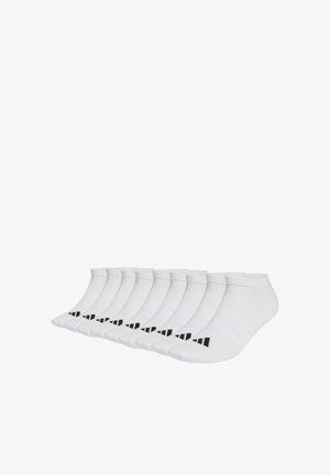 Tien paar witte enkelsokken met zwart driehoekig logo op de tenen, gerangschikt in een rij op een witte achtergrond.
