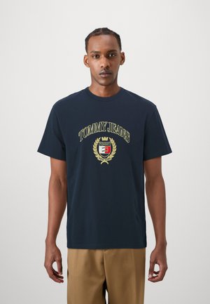 Tommy Jeans GOLD CREST TEE - Camiseta estampada - dark night navy