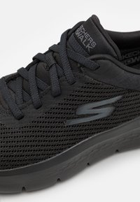 Skechers Performance GO WALK FLEX BUNGEE - Sneakers basse - schwarz