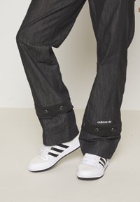 adidas Originals Tygbyxor - black