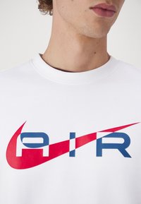 Nike Sportswear Sweatshirt - white