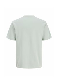 Απλό ανοιχτό γκρι T-shirt με κοντά μανίκια, εμφανιζόμενο από πίσω με στρογγυλή λαιμόκοψη και ίσια τελειώματα.