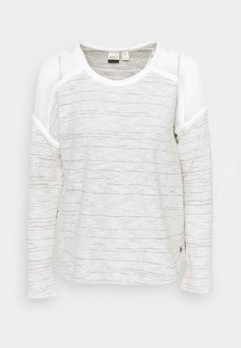 Pull blanc à manches longues en maille avec panneaux en mesh aux épaules, col rond et texture discrète à rayures horizontales, étiquette de la marque à l’intérieur du col.