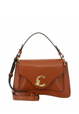 Sac à main en cuir marron avec poignée supérieure et bandoulière réglable, équipé d'une double boucle C dorée sur le rabat avant.