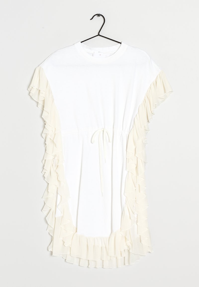 Vestido blanco con mangas cortas, que presenta volantes en crema en los costados y una cintura con cordón ajustable para un fit personalizable.