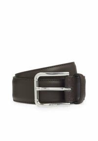 Cintura in pelle marrone con una superficie liscia, dotata di una fibbia in metallo argentato e cuciture ordinate lungo i bordi. Design classico.