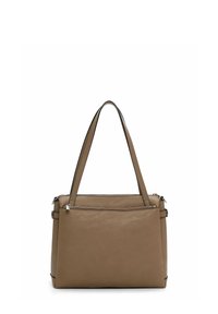 Braune rechteckige Lederhandtasche mit doppelten Schulterriemen und einem Reißverschluss oben, vor weißem Hintergrund dargestellt.