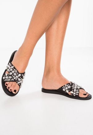 Matalakantaiset pistokkaat - black