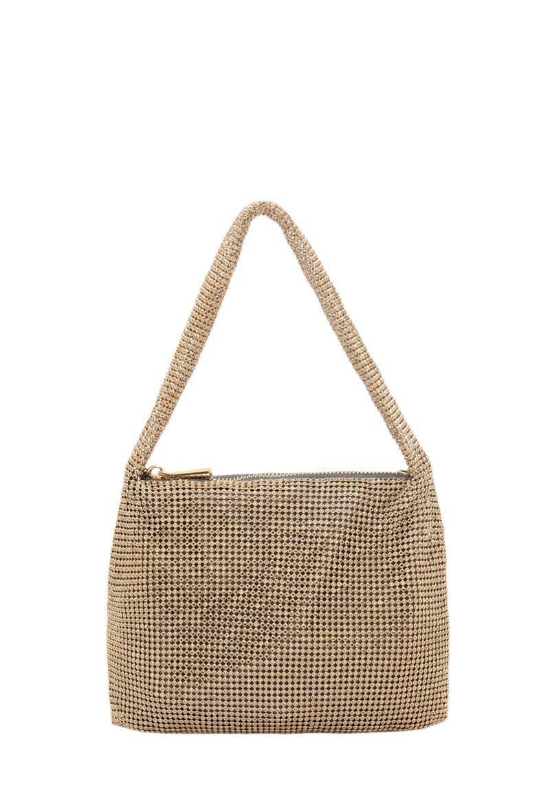 Borsa beige intrecciata con una singola tracolla; forma rettangolare, chiusura a cerniera, superficie testurizzata con piccoli motivi circolari, design minimalista.