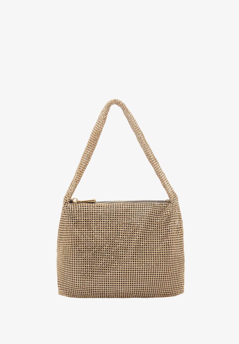 Borsa beige intrecciata con una singola tracolla; forma rettangolare, chiusura a cerniera, superficie testurizzata con piccoli motivi circolari, design minimalista.